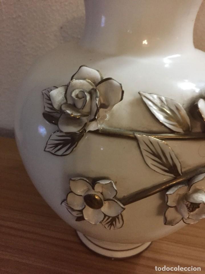 Antig&uuml;edades: JARRON CON FLORES EN RELIEVE - Foto 8