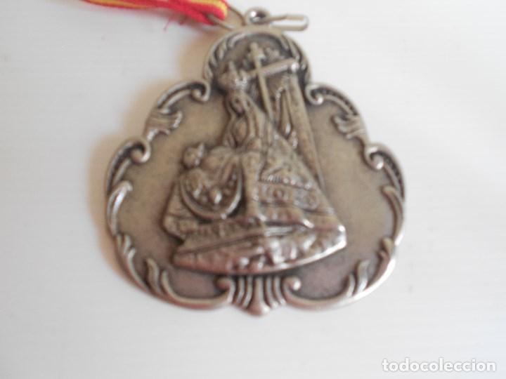 Antig&uuml;edades: medalla de la virgen de las angustias - Foto 2