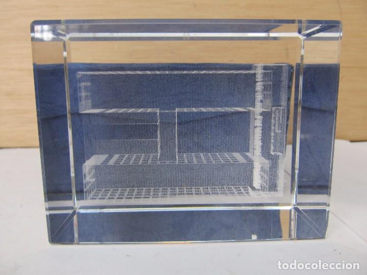 Antig&uuml;edades: BLOQUE de Cristal en tres dimensiones - ESCUELA INDUSTRIAL DE VALENCIA