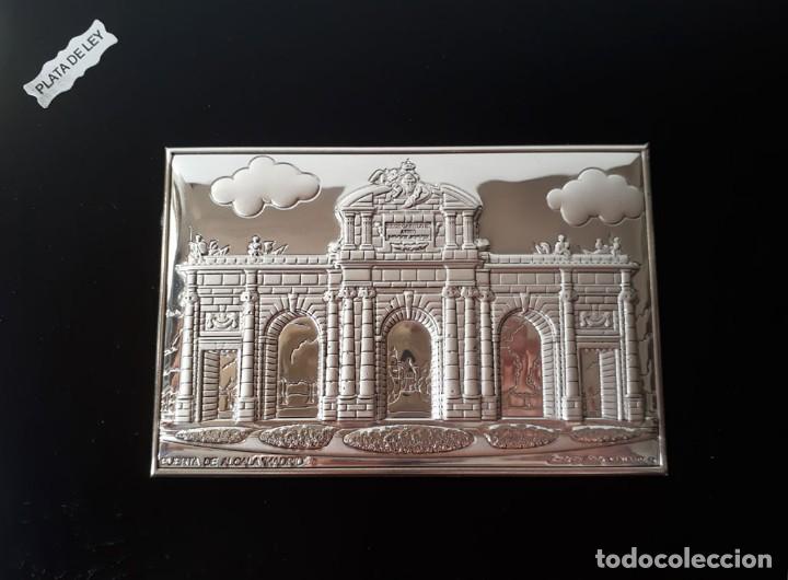Antig&uuml;edades: RELIEVE DE PLATA CON LA PUERTA DE ALCAL&Aacute;. - Foto 1
