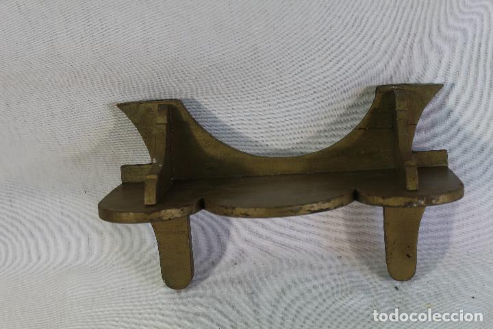 Antig&uuml;edades: repisa de madera repintada - Foto 7