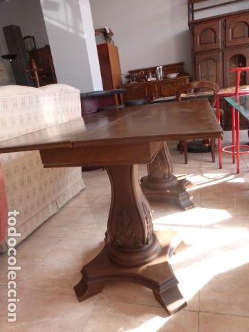 Antig&uuml;edades: MESA DE LIBRO CON PATAS DE MADERA TALLADA - Foto 4