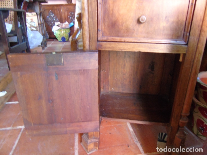 Antig&uuml;edades: MESILLA DE MADERA DE NOGAL, CON M&Aacute;RMOL BLANCO. - Foto 7