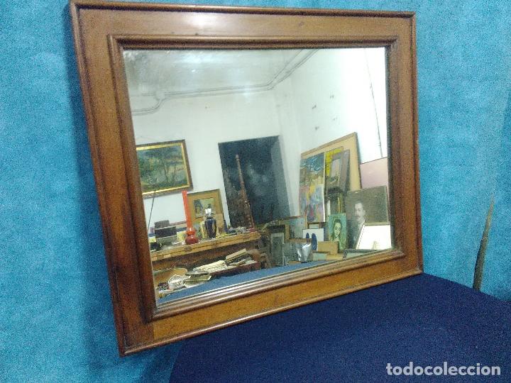 Antig&uuml;edades: MARCO DE NOGAL CON ESPEJO. - Foto 1