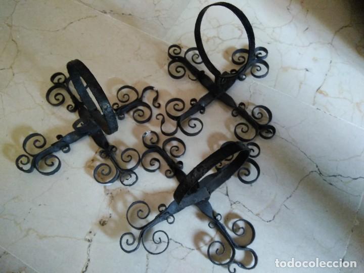 Antig&uuml;edades: Lote de 3 maceteros de forja.  7 cm de di&aacute;metro. - Foto 1