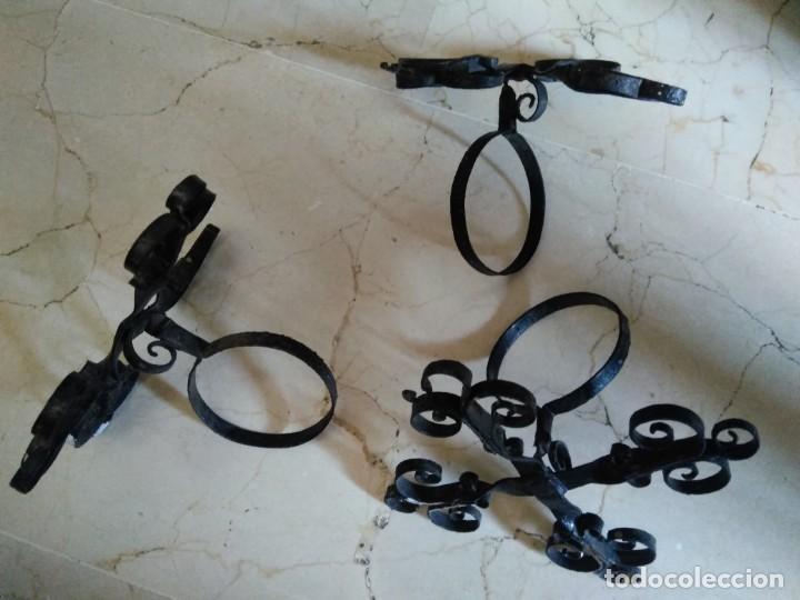 Antig&uuml;edades: Lote de 3 maceteros de forja.  7 cm de di&aacute;metro. - Foto 2