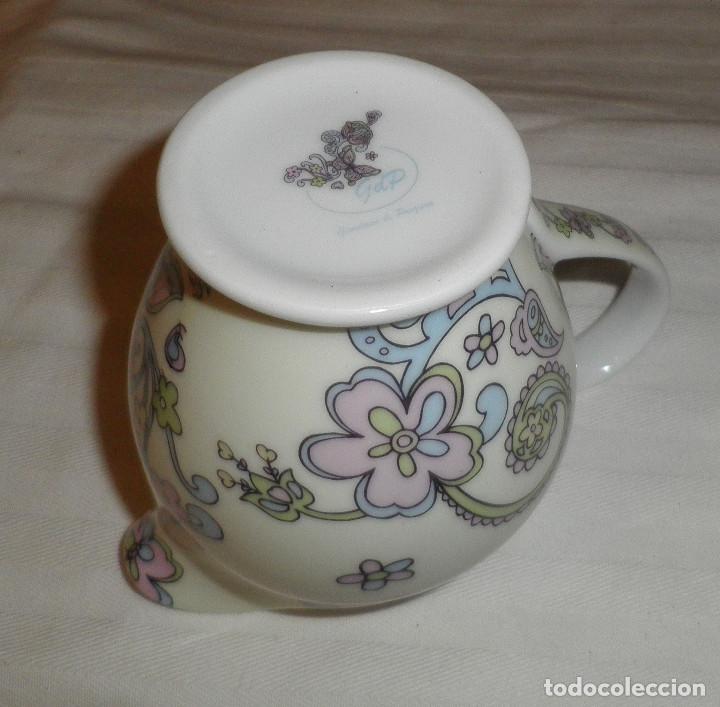 Antig&uuml;edades: jarrita de porcelana decorada con sello en la base - Foto 2