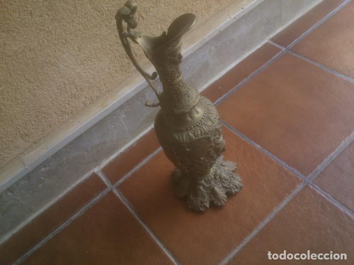 Antig&uuml;edades: ANTIGUO JARRON TODO DE BRONCE LABRADO - Foto 2