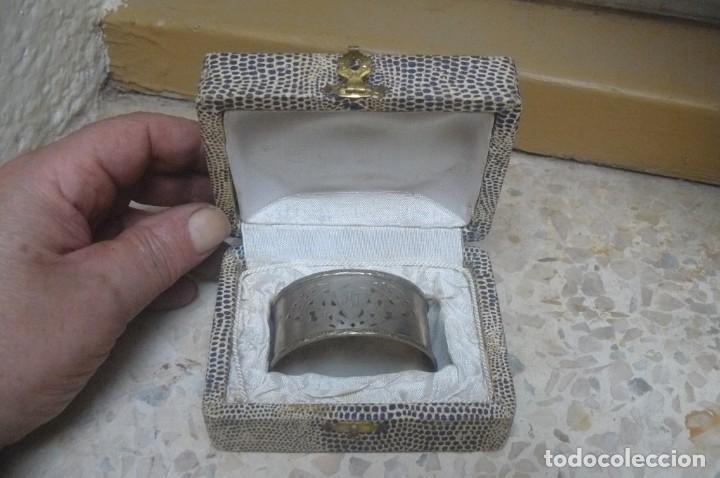 Antig&uuml;edades: SERVILLETERO DE PLATA EN SU ESTUCHE - Foto 1