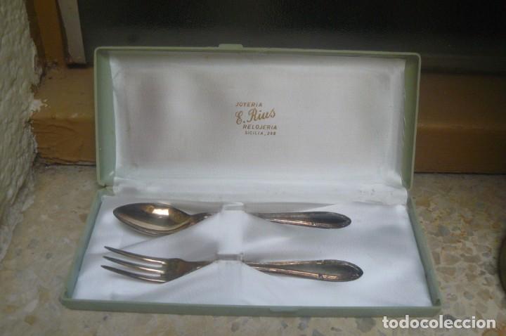 Antig&uuml;edades: 2 CUBIERTOS PARA POSTRE,DE ALPACA PLATEADA - EN SU ESTUCHE - Foto 1