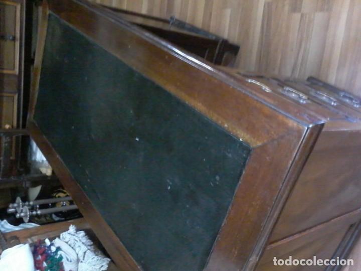Antig&uuml;edades: ANTIGUA MESA ESCRITORIO DE NOGAL - Foto 2