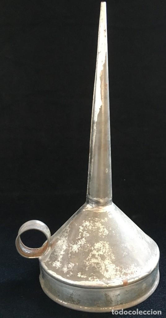 Antiguidades: ANTIGUO Y PECULIAR EMBUDO DE ZINC