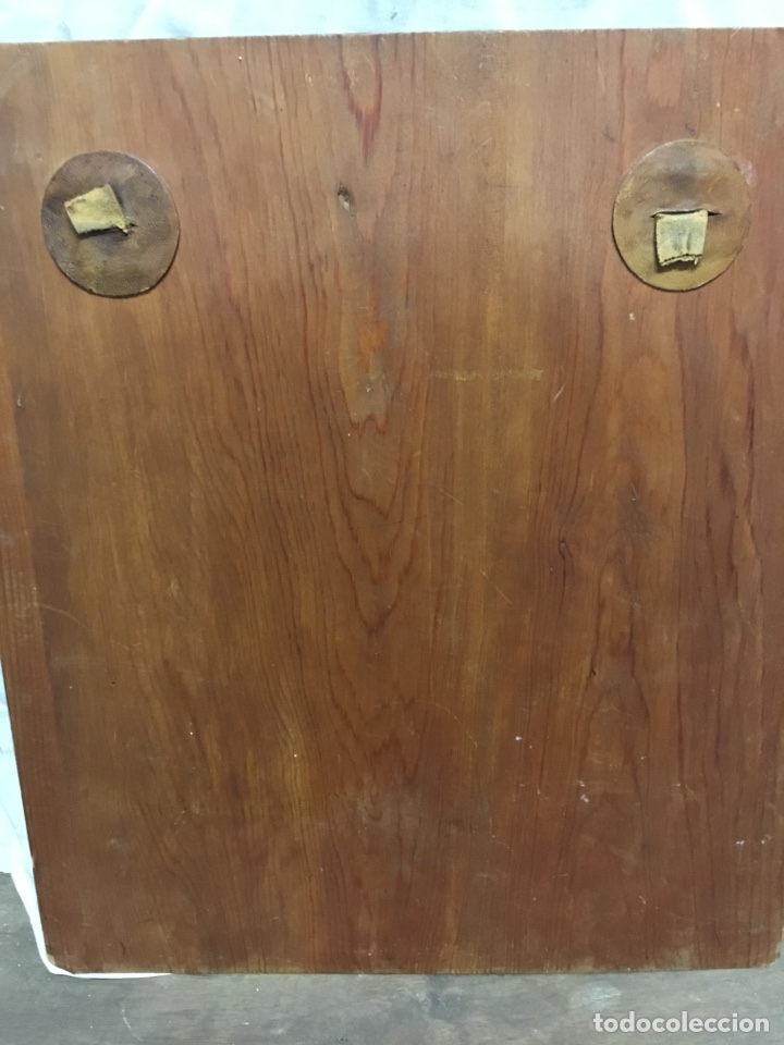 Antig&uuml;edades: Escudo en cuero repujado sobre madera - Foto 5