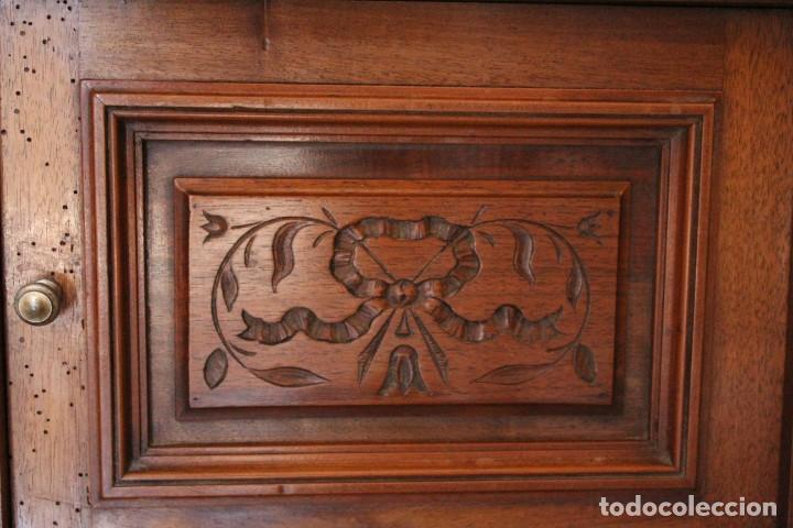 Antig&uuml;edades: Mesita, mesa de madera de nogal - Foto 3