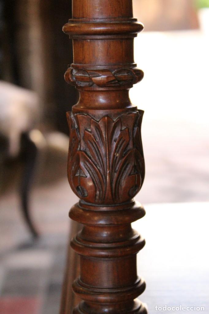 Antig&uuml;edades: Mesita, mesa de madera de nogal - Foto 4