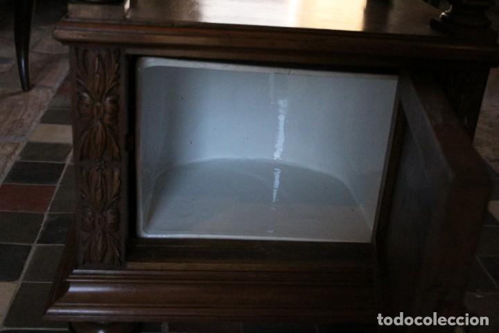 Antig&uuml;edades: Mesita, mesa de madera de nogal - Foto 7