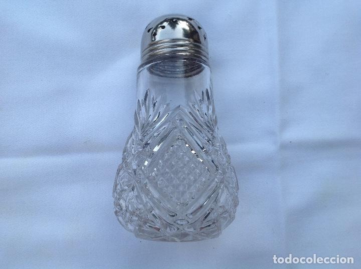 Antig&uuml;edades: Caster de metal y cristal. - Foto 1