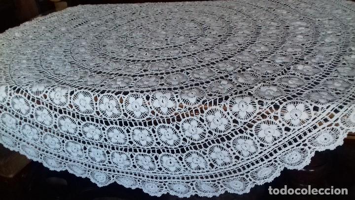 Antig&uuml;edades: ANTIGUO TAPETE DE CROCHET, CON DEFECTO. - Foto 1