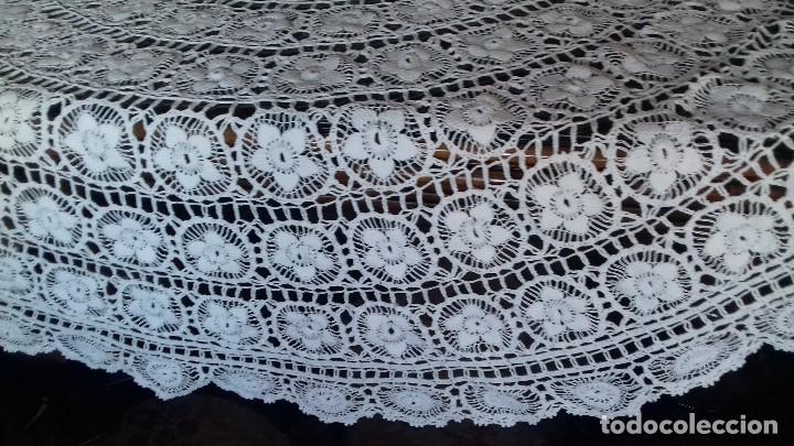 Antig&uuml;edades: ANTIGUO TAPETE DE CROCHET, CON DEFECTO. - Foto 2