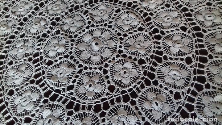 Antig&uuml;edades: ANTIGUO TAPETE DE CROCHET, CON DEFECTO. - Foto 5