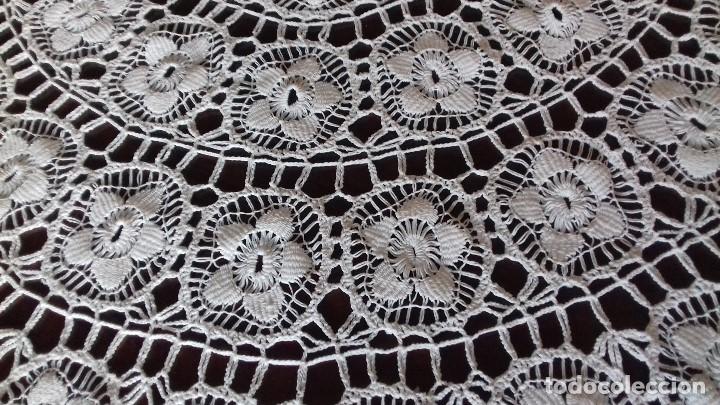 Antig&uuml;edades: ANTIGUO TAPETE DE CROCHET, CON DEFECTO. - Foto 6