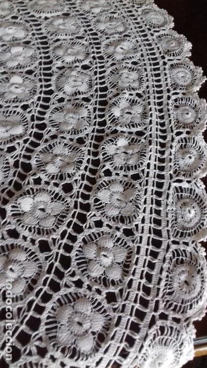 Antig&uuml;edades: ANTIGUO TAPETE DE CROCHET, CON DEFECTO. - Foto 9