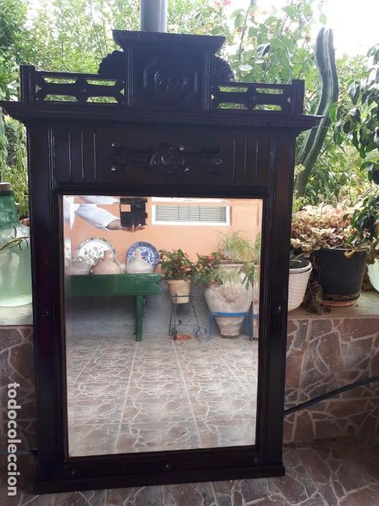 Antig&uuml;edades: antiguo espejo de madera - Foto 1