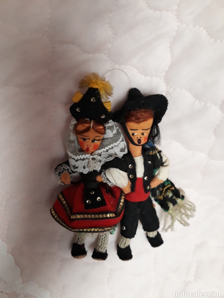 Antig&uuml;edades: Pareja de mu&ntilde;ecos regionales - Foto 1