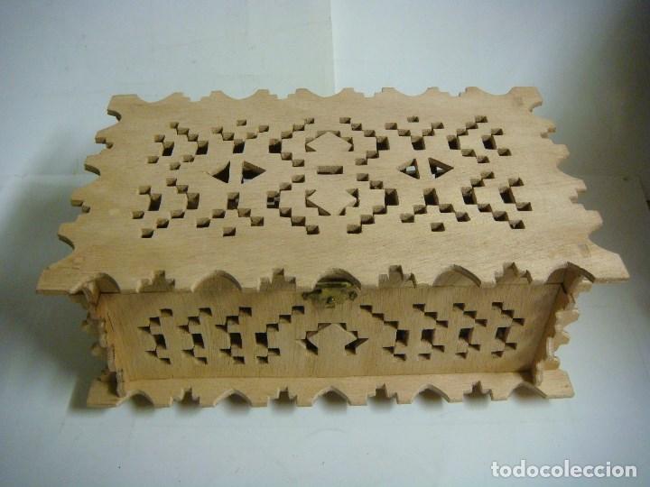 Antig&uuml;edades: CAJA DE MADERA ECHA DE A MANO ( MARQUETERIA ) - Foto 1
