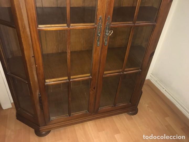 Antig&uuml;edades: LIBRER&Iacute;A DE MADERA CON PUERTAS DE CRISTAL. - Foto 4