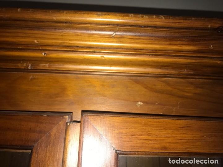 Antig&uuml;edades: LIBRER&Iacute;A DE MADERA CON PUERTAS DE CRISTAL. - Foto 5
