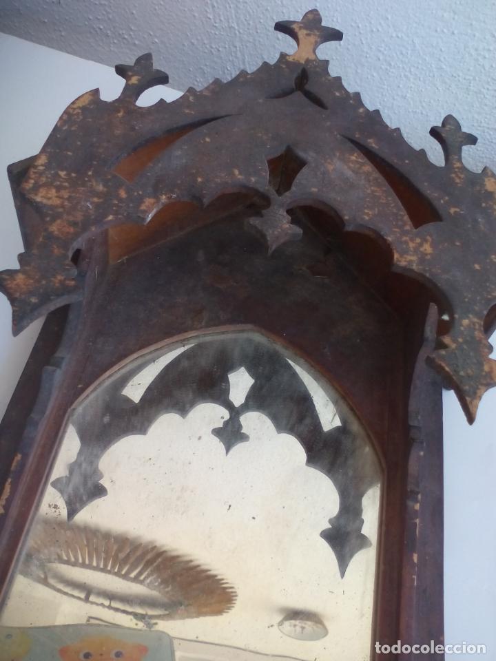 Antig&uuml;edades: Antiguo espejo, con marco de madera. Religioso. - Foto 4
