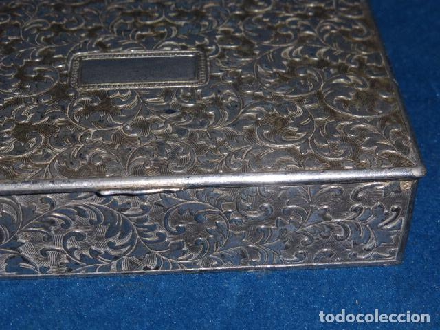Antig&uuml;edades: CAJA DE METAL REPUJADO CON FORMA RECTANGULAR - Foto 2