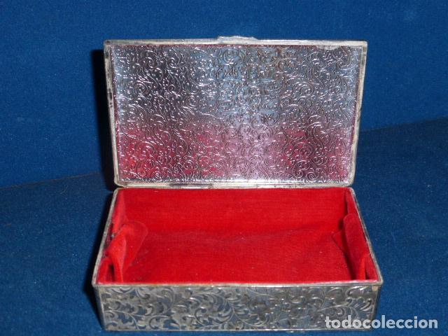 Antig&uuml;edades: CAJA DE METAL REPUJADO CON FORMA RECTANGULAR - Foto 4