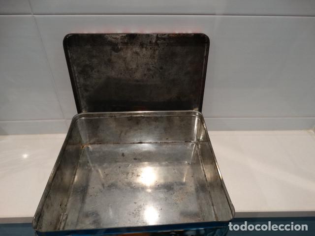 Antig&uuml;edades: Caja de galletas Fontaneda - Foto 3