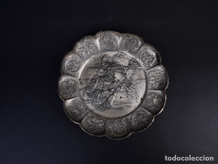 Antig&uuml;edades: PLATO EN BAJORELIVE DECORATIVO - Foto 2