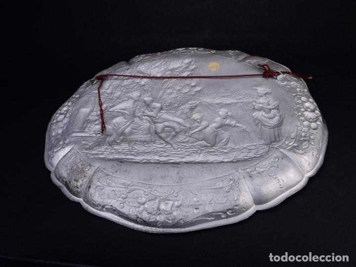 Antig&uuml;edades: BANDEJA EN BAJORELIEVE DECORATIVA - Foto 4