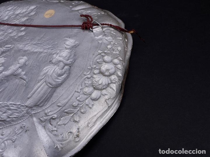 Antig&uuml;edades: BANDEJA EN BAJORELIEVE DECORATIVA - Foto 5