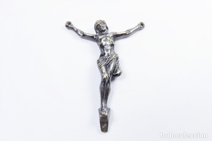Antig&uuml;edades: Antiguo cristo de bronce con ba&ntilde;o en plata - Foto 1