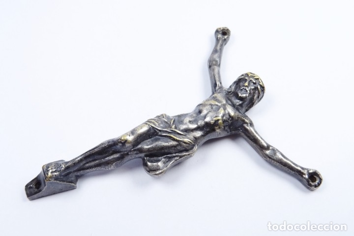 Antig&uuml;edades: Antiguo cristo de bronce con ba&ntilde;o en plata - Foto 2
