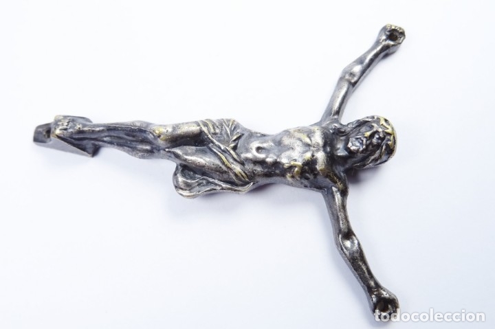 Antig&uuml;edades: Antiguo cristo de bronce con ba&ntilde;o en plata - Foto 3