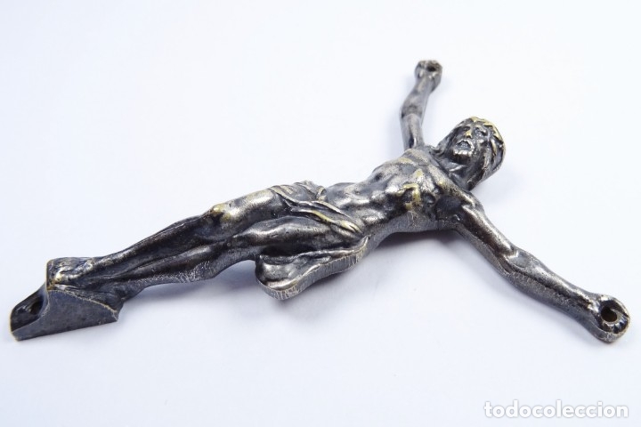 Antig&uuml;edades: Antiguo cristo de bronce con ba&ntilde;o en plata - Foto 5
