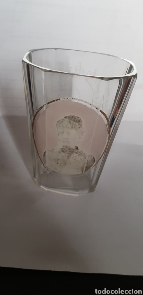 Antigüedades: Vaso de petaca de cristal de la granja S.XIX con imagen de la reina María de habsburgo - Foto 1 - 132410811