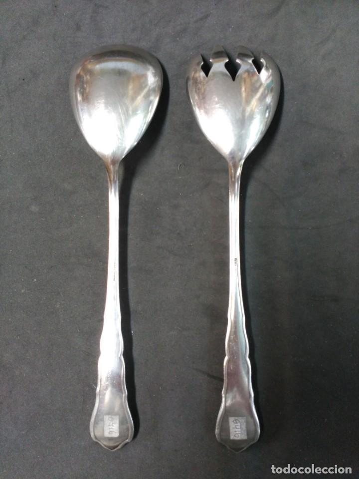 Antig&uuml;edades: CUBIERTOS DE SERVIR EN METAL PLATEADO - Foto 2