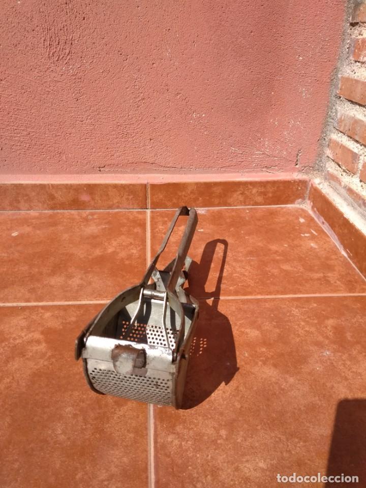 antiguo utensilio para aplastar patatas.baqueli - Buy Antique home and  kitchen utensils on todocoleccion