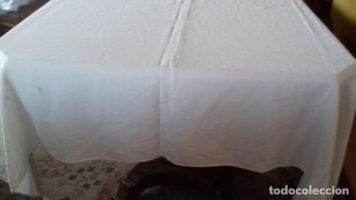 Antig&uuml;edades: ANTIGUO MANTEL DE ALGODON BLANCO EN ENCAJE - Foto 2