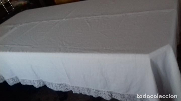 Antig&uuml;edades: ANTIGUO MANTEL DE ALGODON BLANCO EN ENCAJE - Foto 3