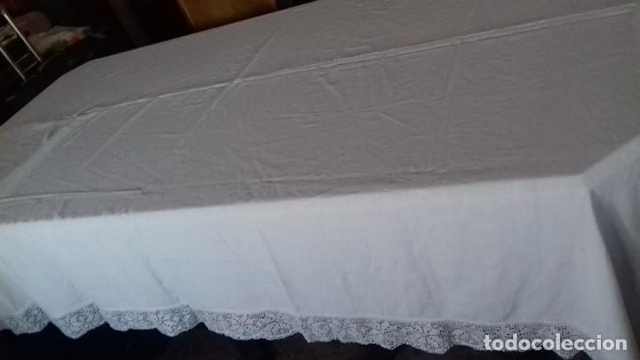 Antig&uuml;edades: ANTIGUO MANTEL DE ALGODON BLANCO EN ENCAJE - Foto 4