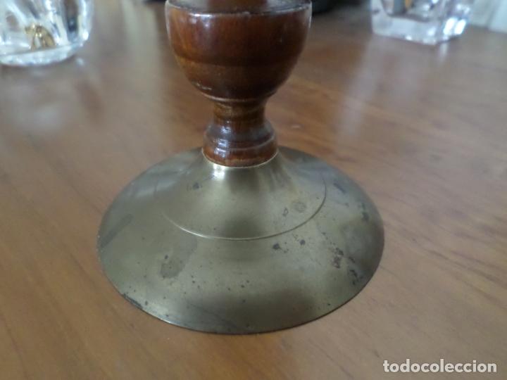 Antig&uuml;edades: CANDELERO  BRONCE Y MADERA - Foto 3
