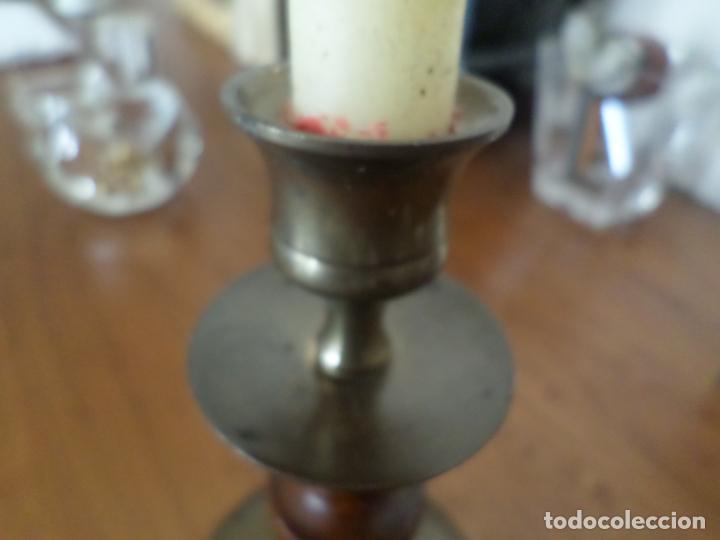 Antig&uuml;edades: CANDELERO  BRONCE Y MADERA - Foto 4